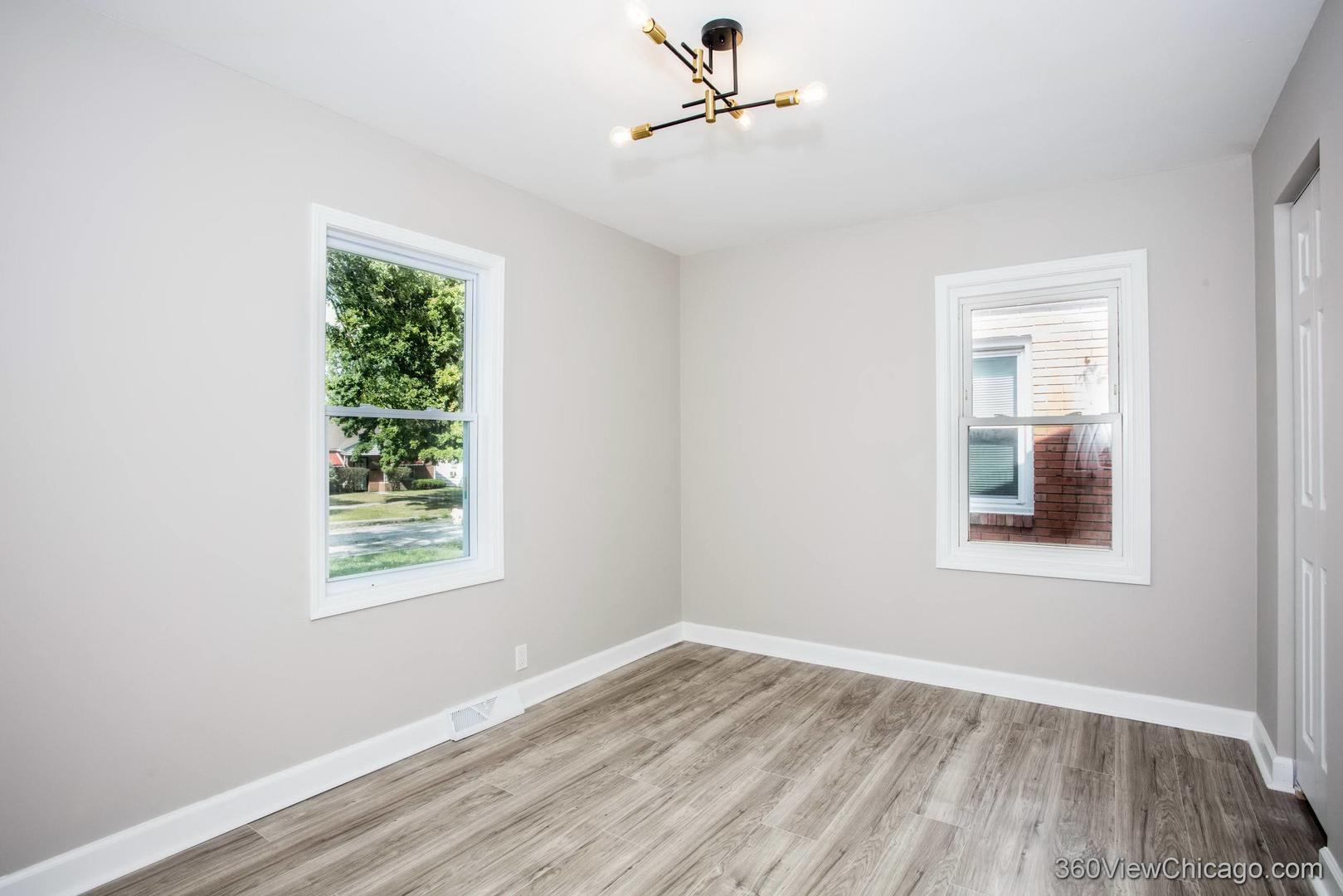 14921 Oakdale Avenue Property Photo 9