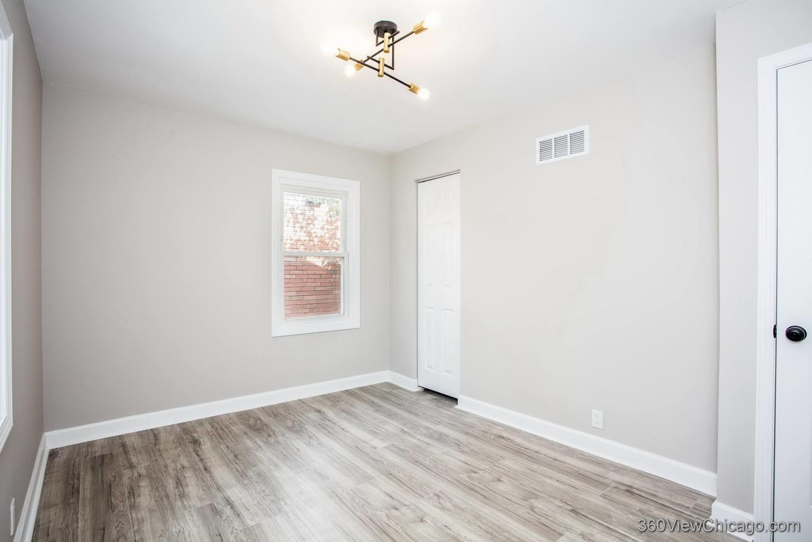 14921 Oakdale Avenue Property Photo 10