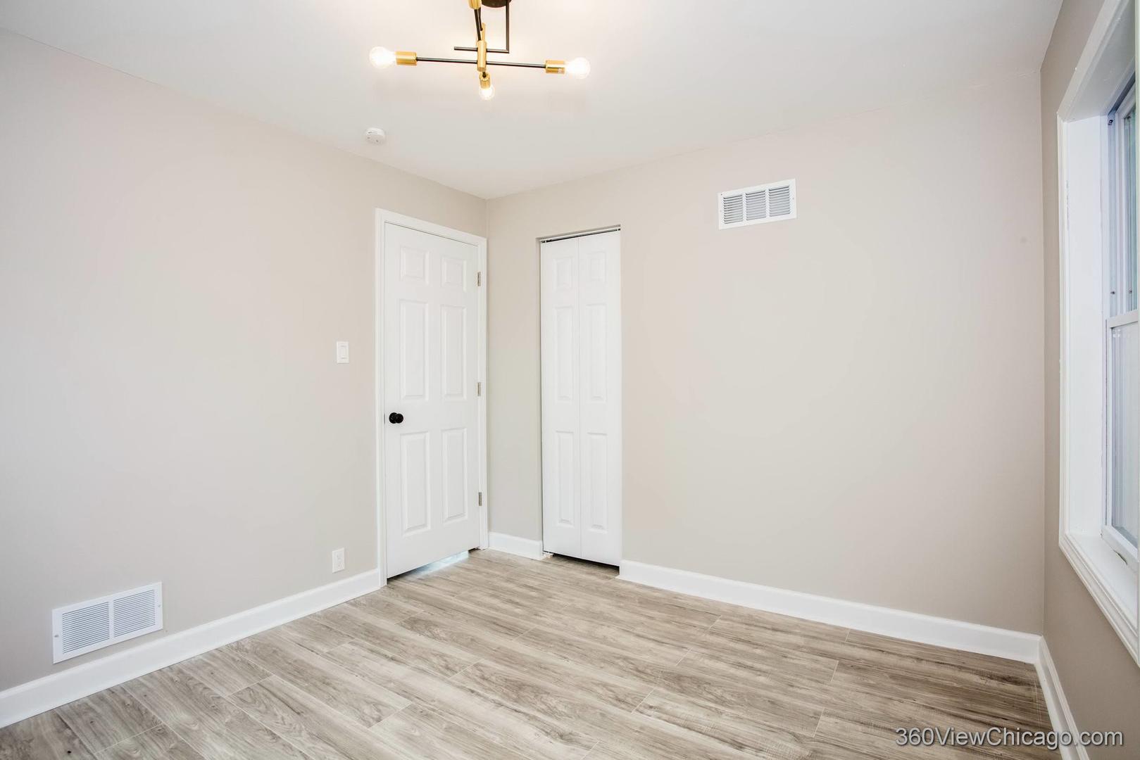 14921 Oakdale Avenue Property Photo 12