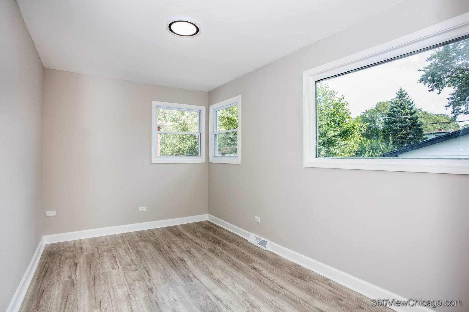 14921 Oakdale Avenue Property Photo 14
