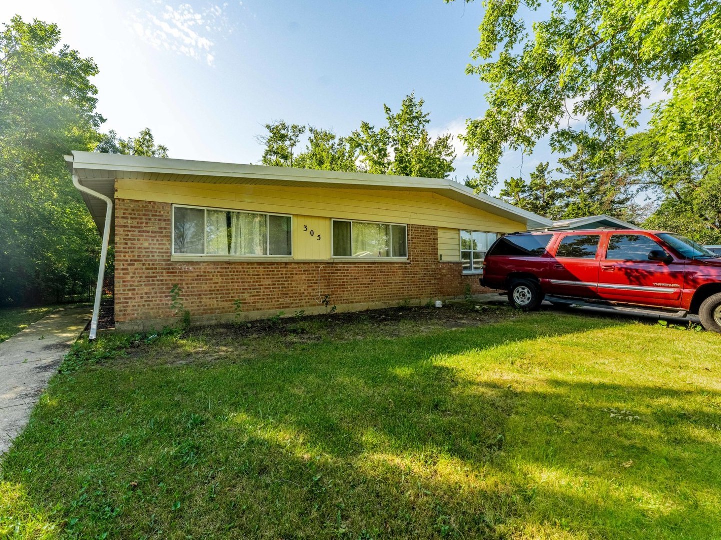 305 Somonauk Street Property Photo 1