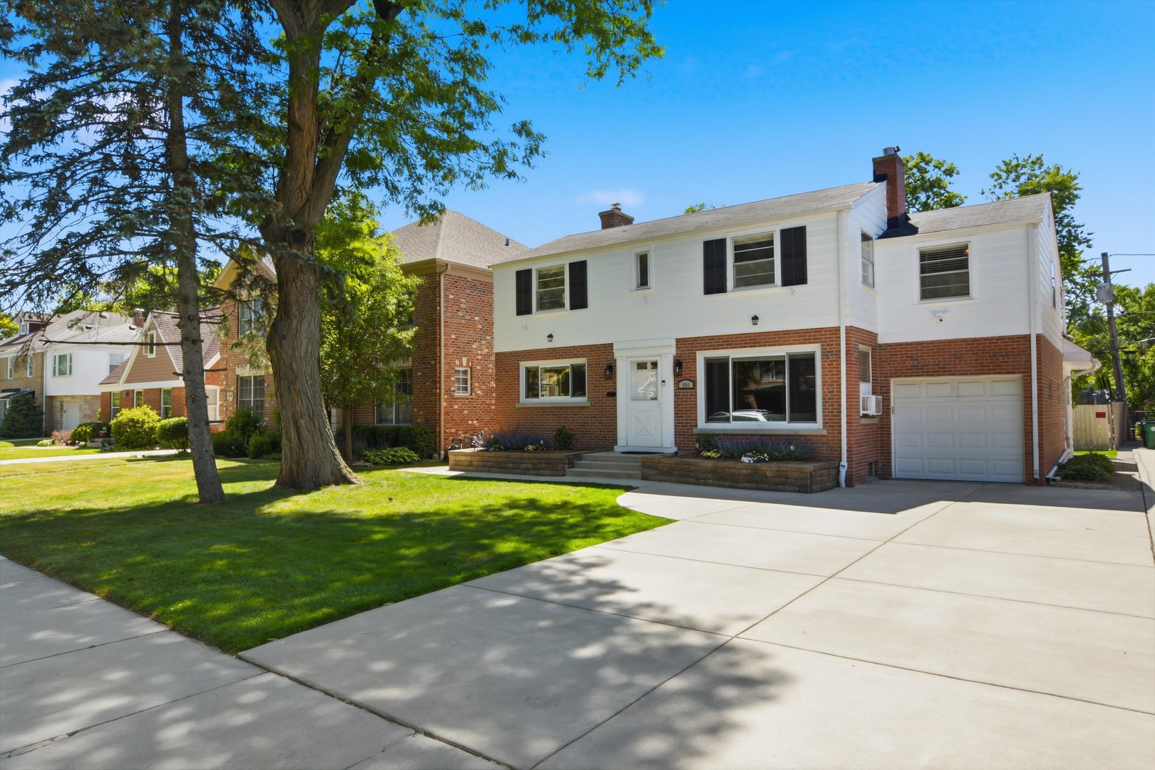 204 S Home Avenue Property Photo 2
