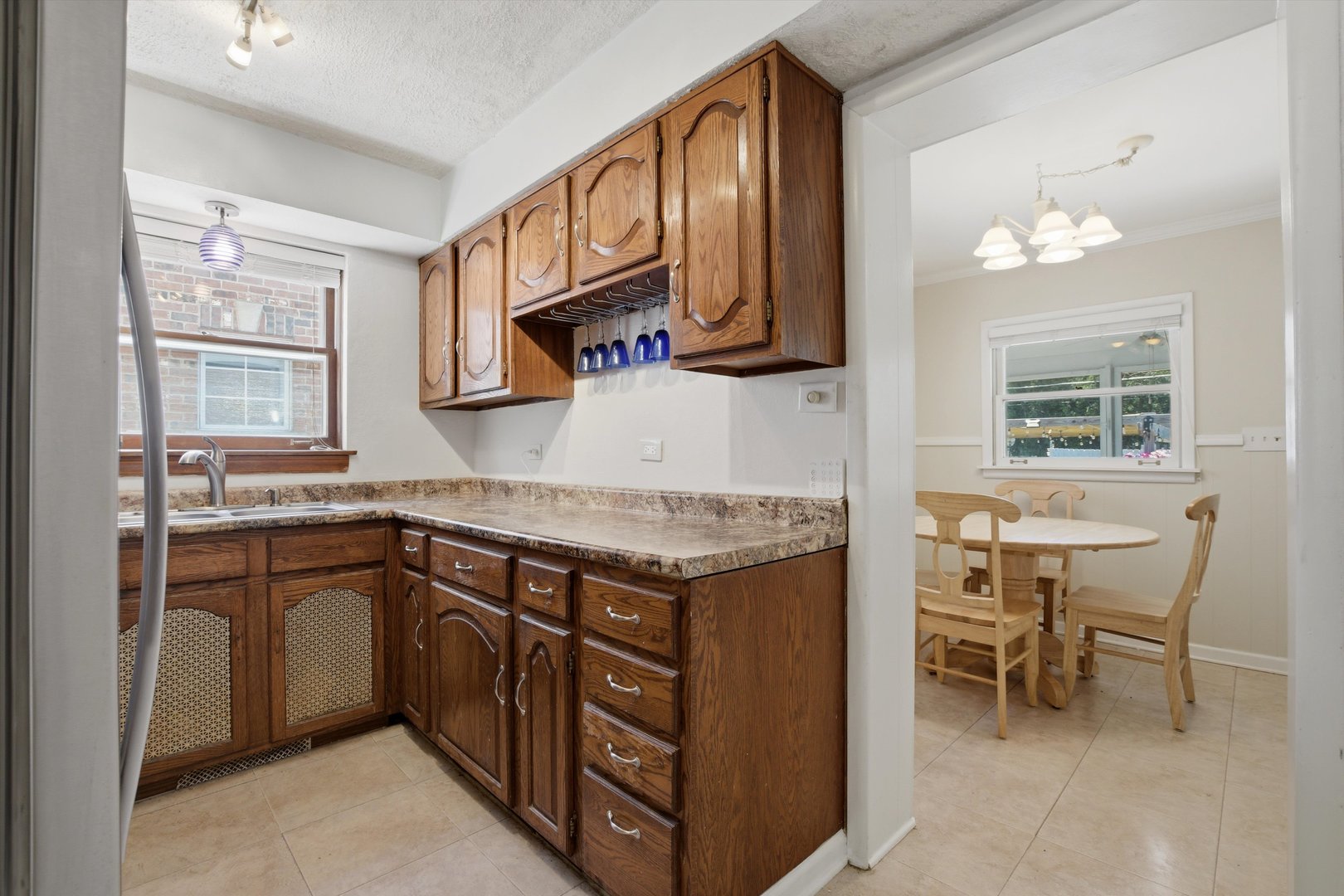 204 S Home Avenue Property Photo 6