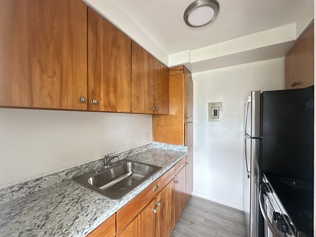 1400 Chicago Avenue 703 Property Photo 3