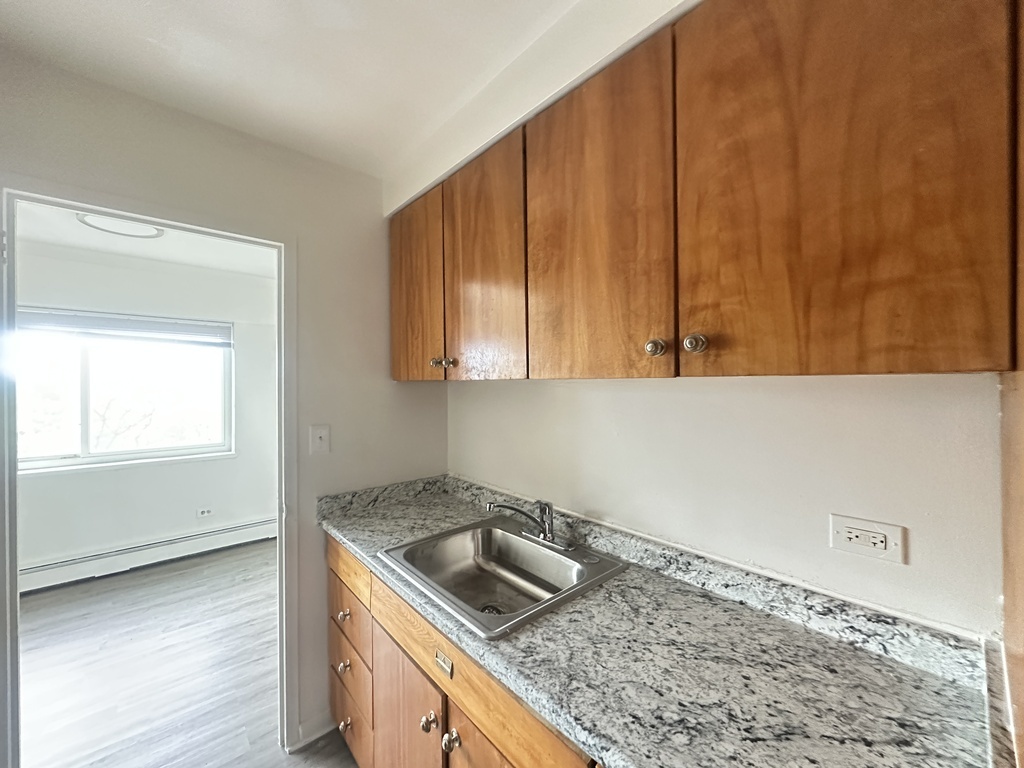 1400 Chicago Avenue 703 Property Photo 7