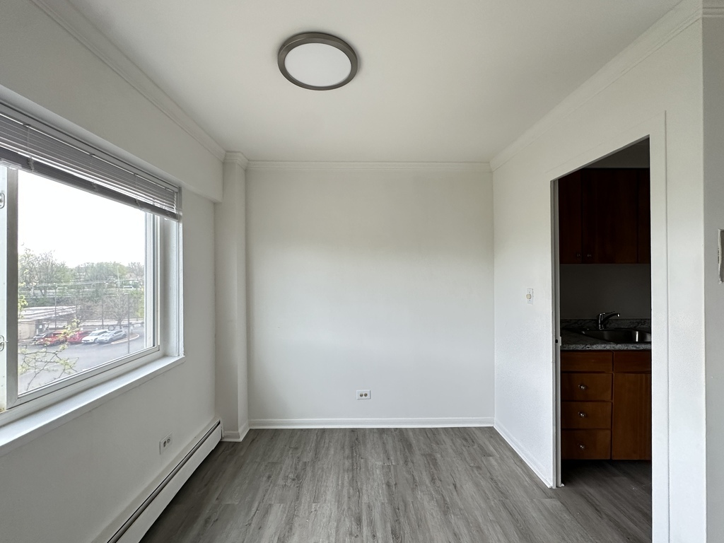 1400 Chicago Avenue 703 Property Photo 8