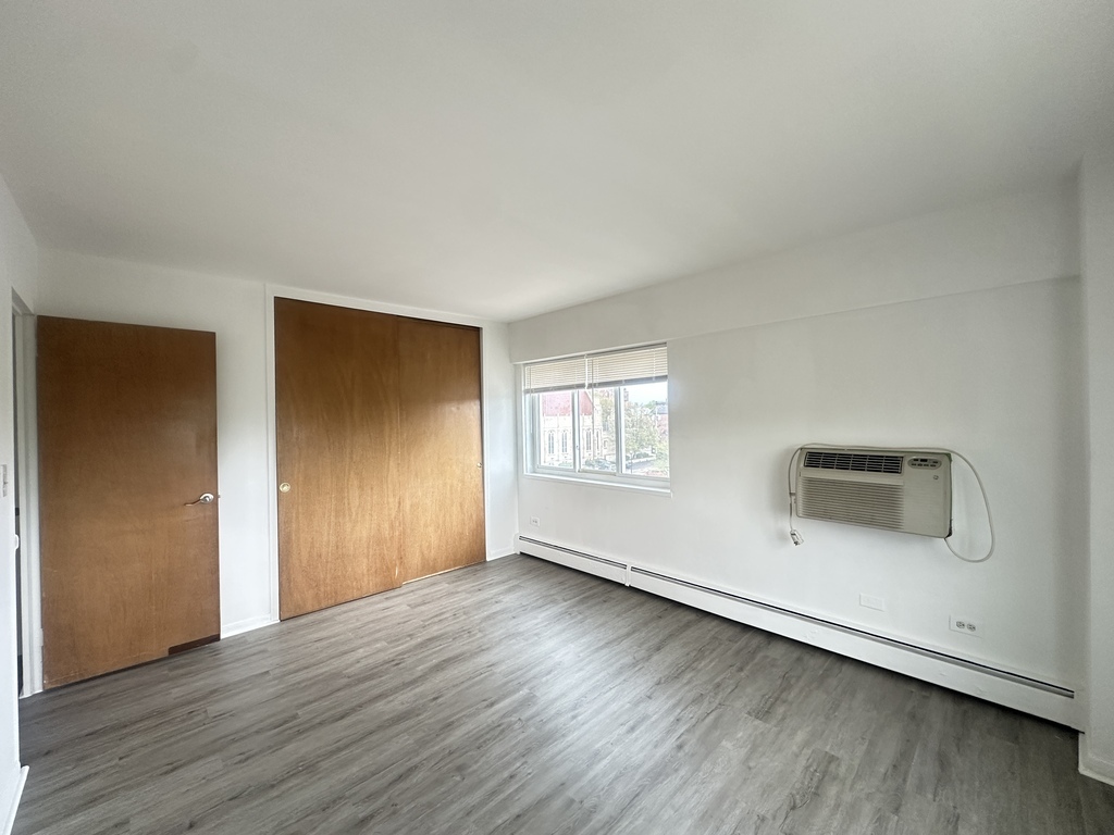 1400 Chicago Avenue 703 Property Photo 16