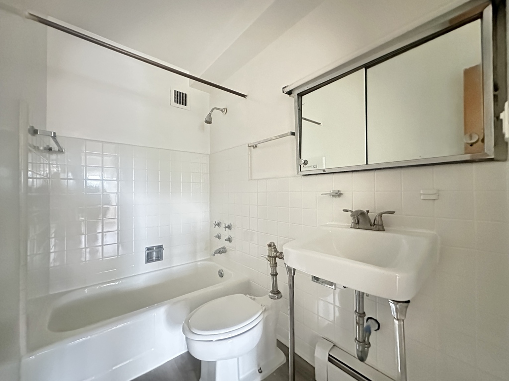 1400 Chicago Avenue 703 Property Photo 19