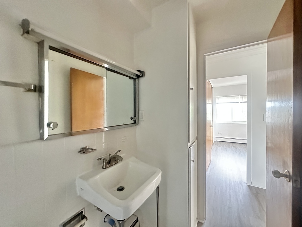 1400 Chicago Avenue 703 Property Photo 20
