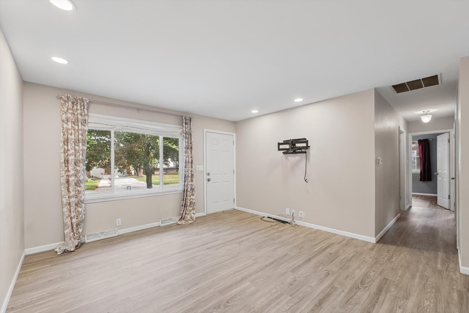 2105 Blackthorn Drive Property Photo 8