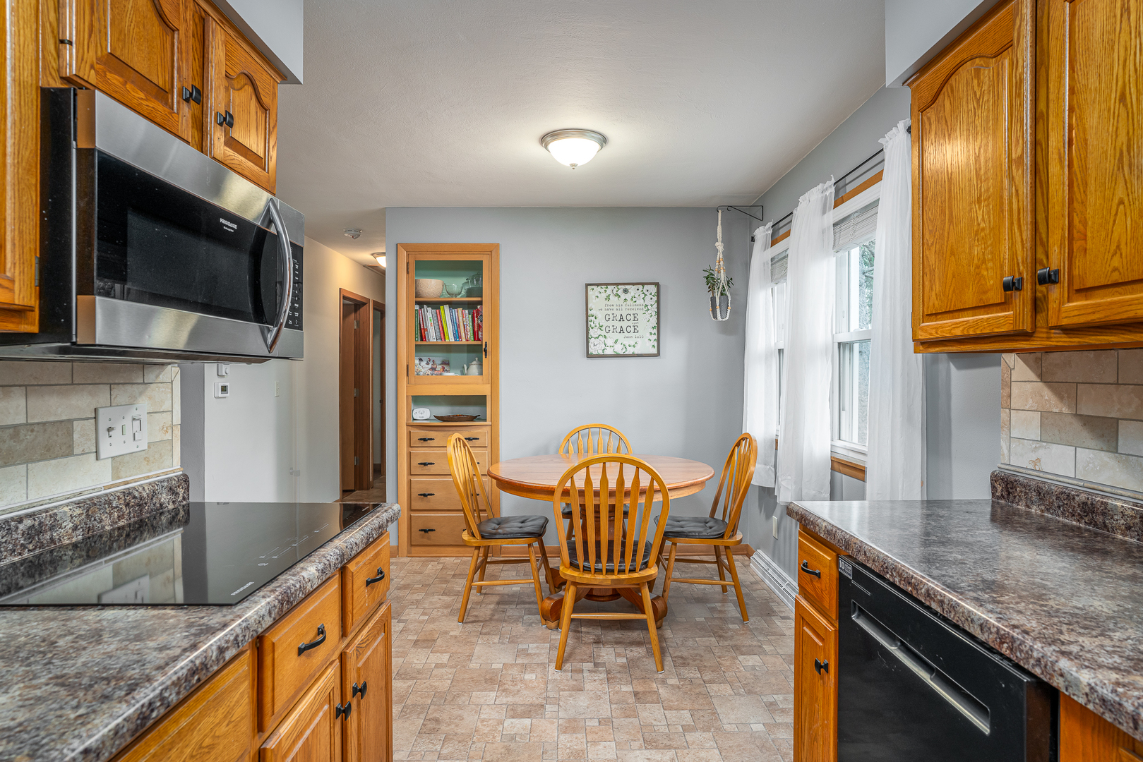 1923 Glenn Street Property Photo 6
