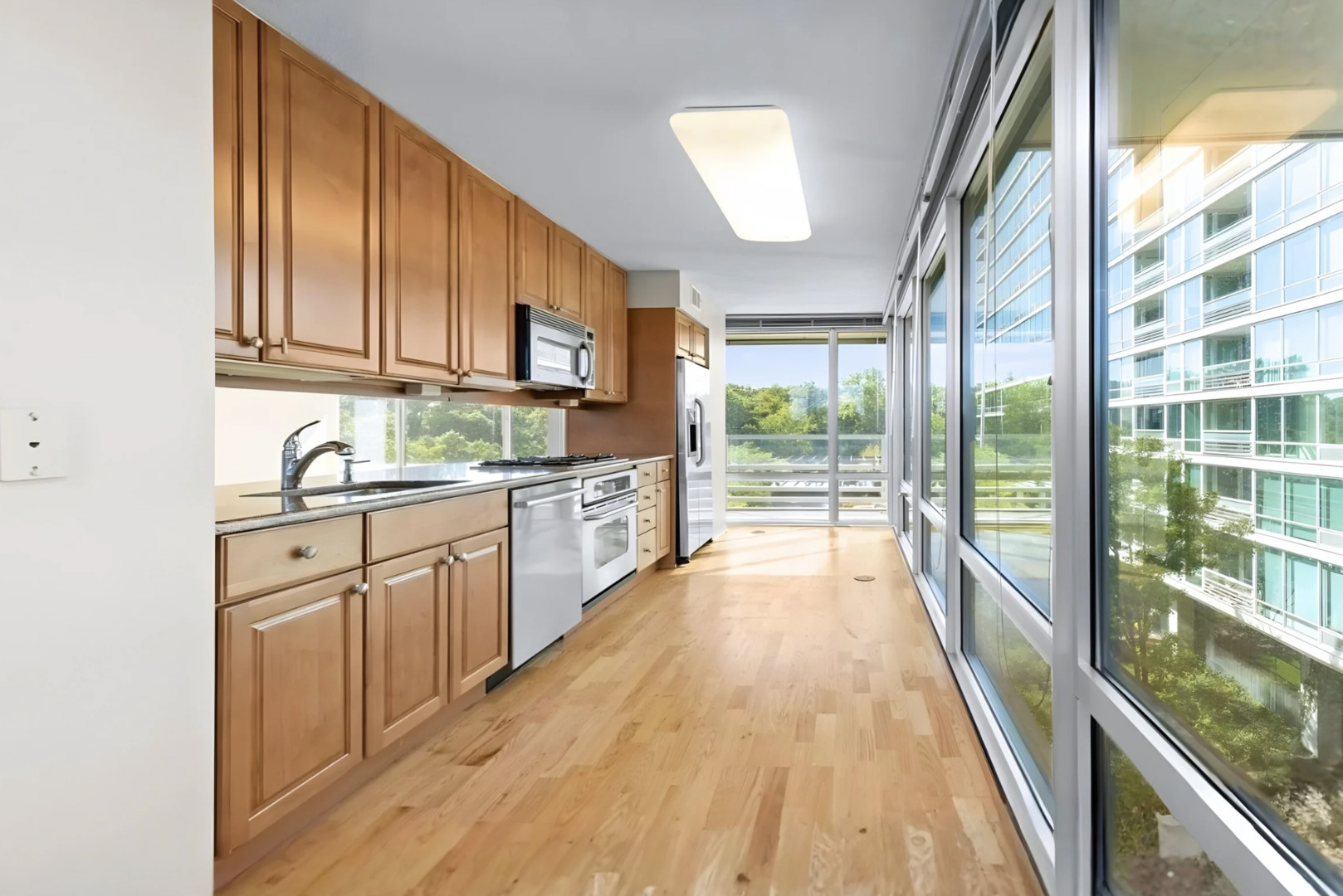 9715 Woods Drive 510 Property Photo 13