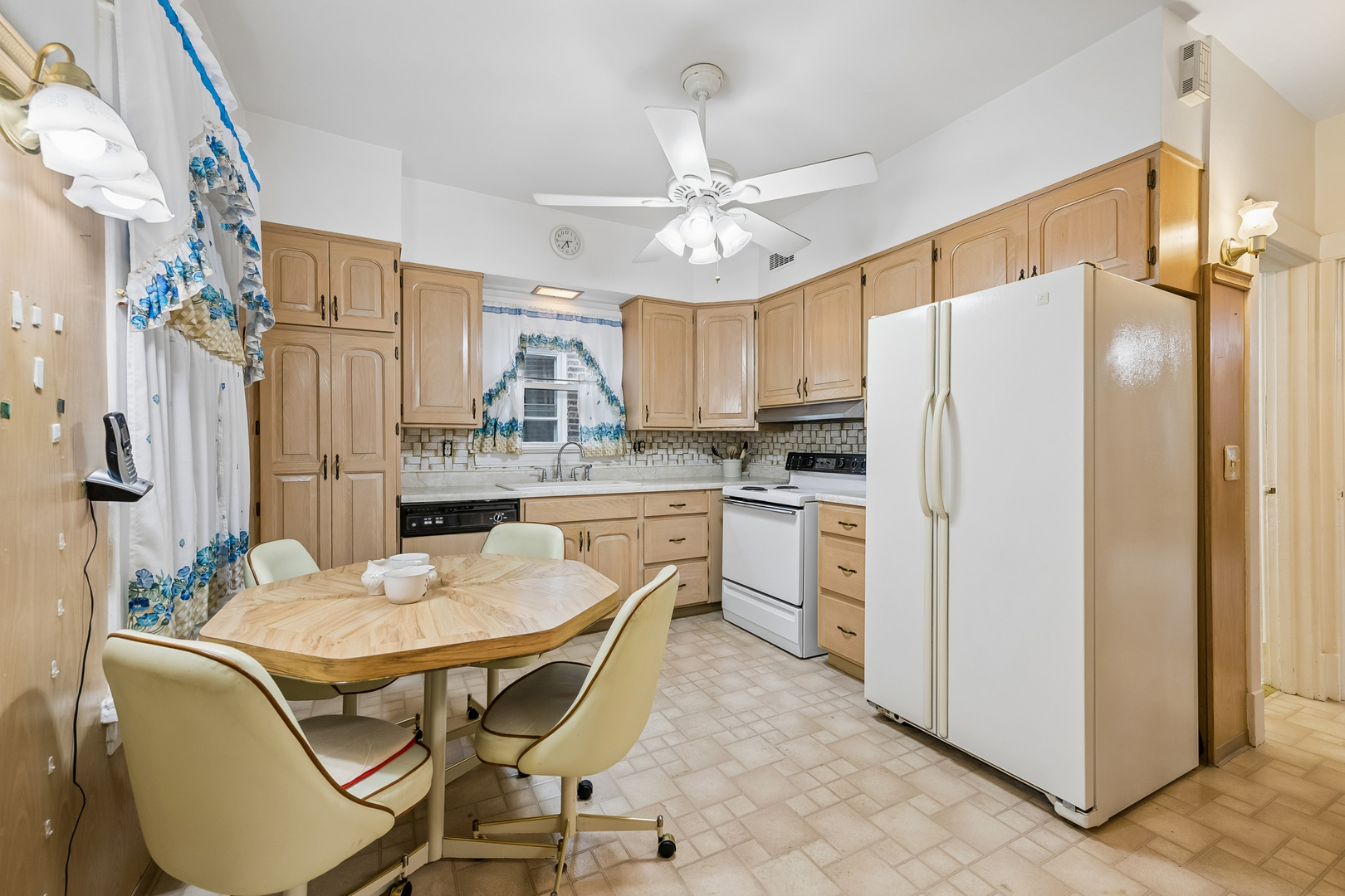 4541 W Montana Street Property Photo 5