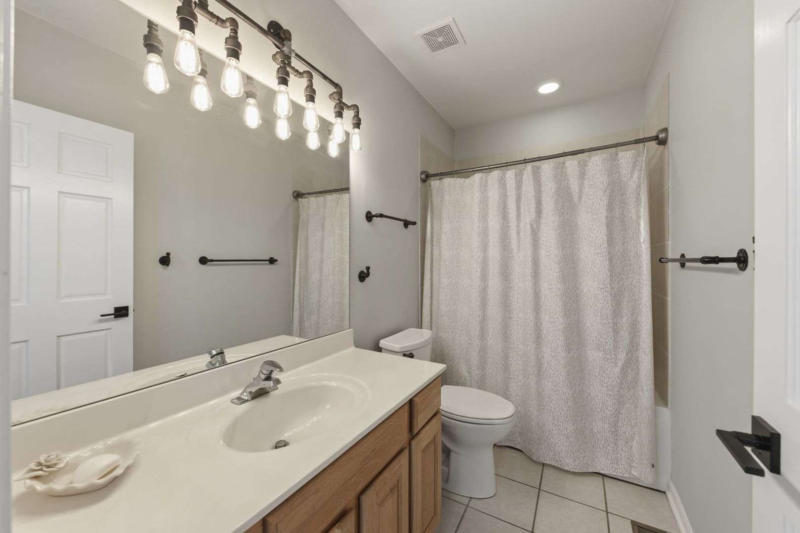 231 N West Street Property Photo 17