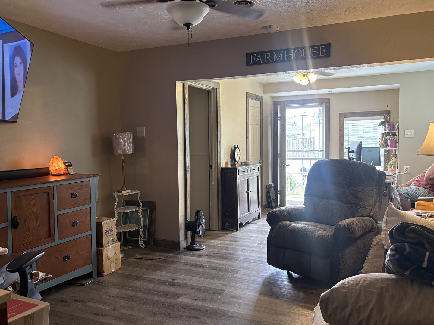 207 W Sylvia Avenue Property Photo 6