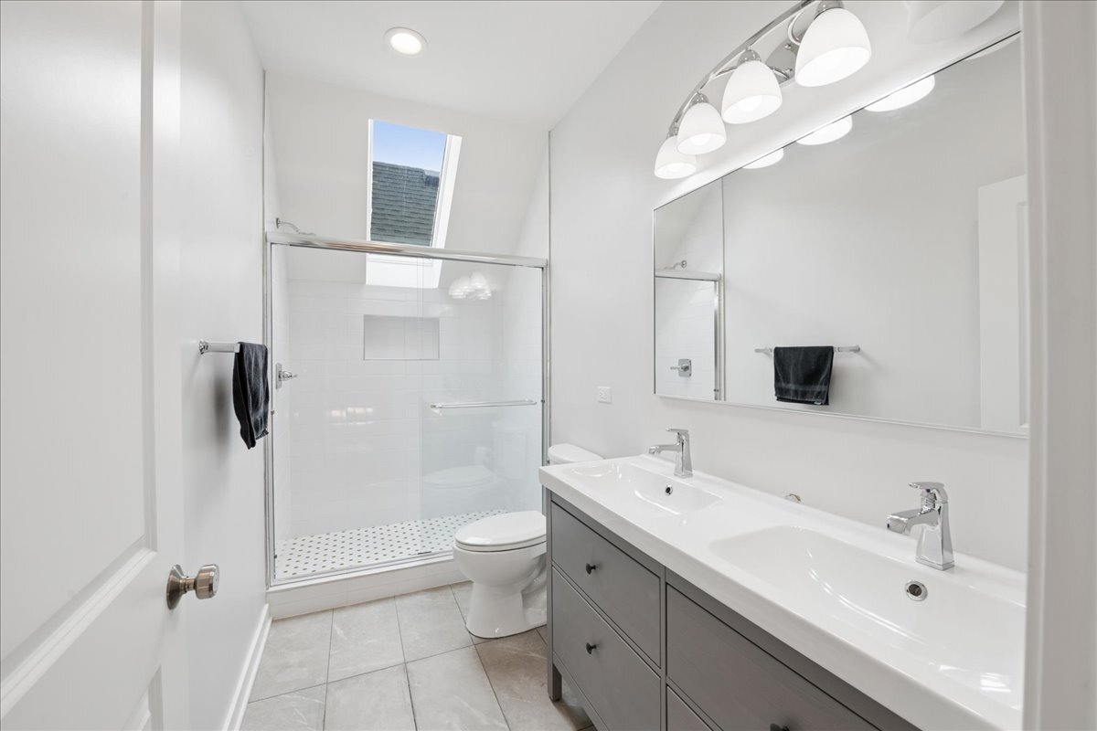 2915 N Rockwell Street Property Photo 23