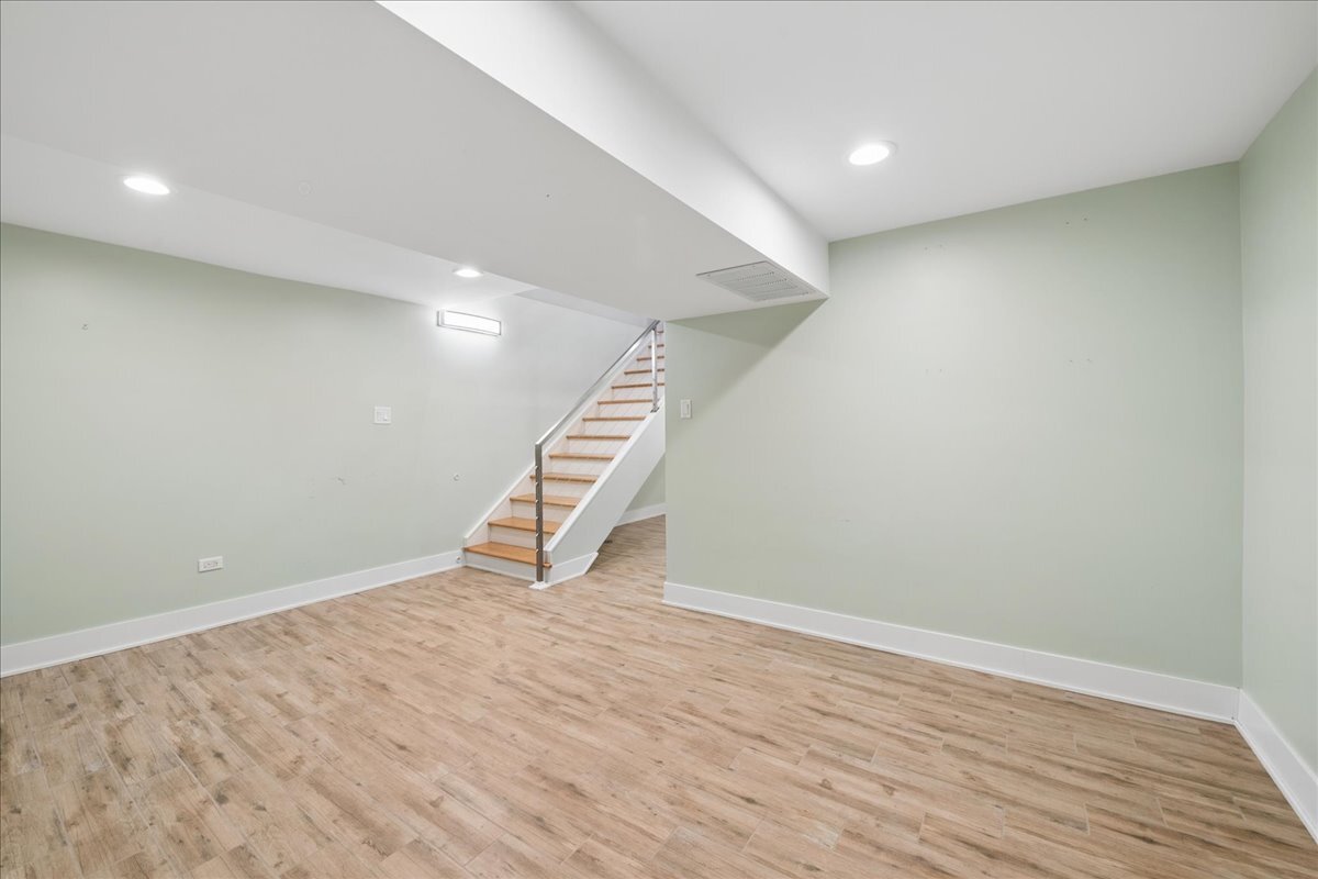2915 N Rockwell Street Property Photo 26