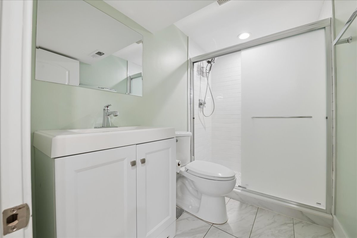 2915 N Rockwell Street Property Photo 31