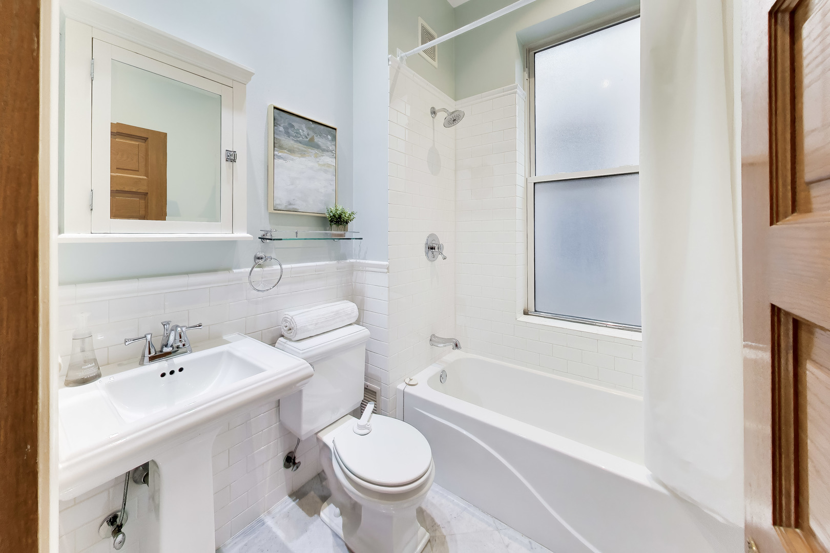 4004 N Clarendon Avenue 2 Property Photo 17