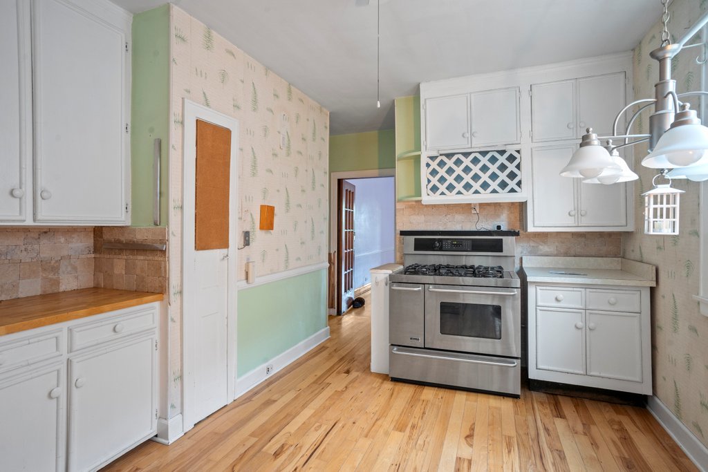 1240 S Maple Avenue Property Photo 4