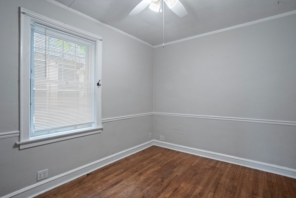 1240 S Maple Avenue Property Photo 5