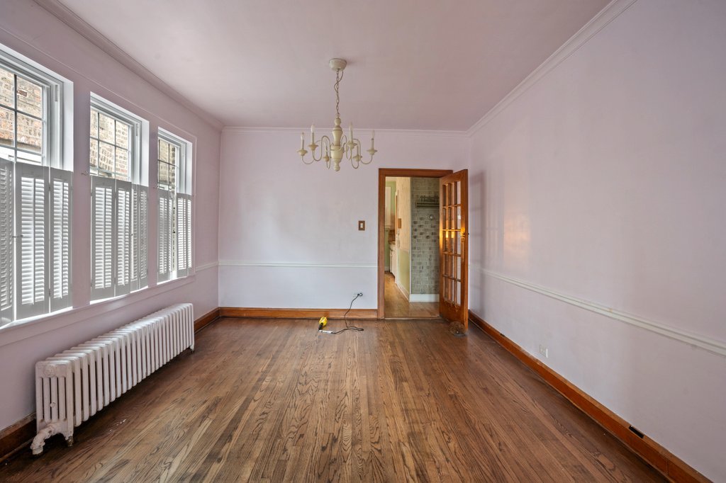 1240 S Maple Avenue Property Photo 6