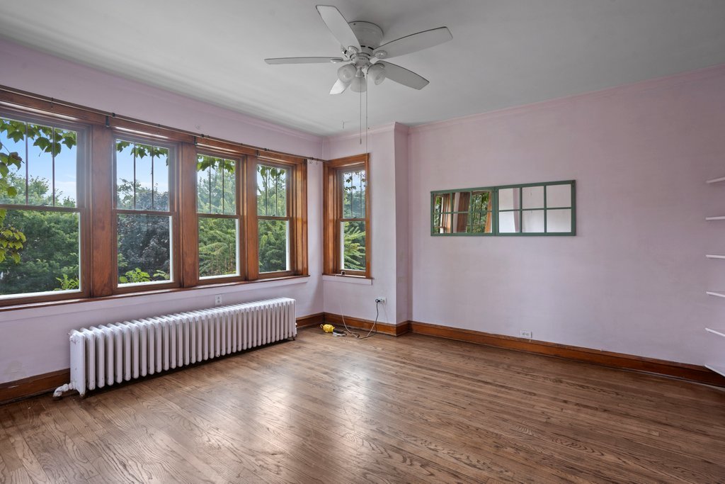 1240 S Maple Avenue Property Photo 8