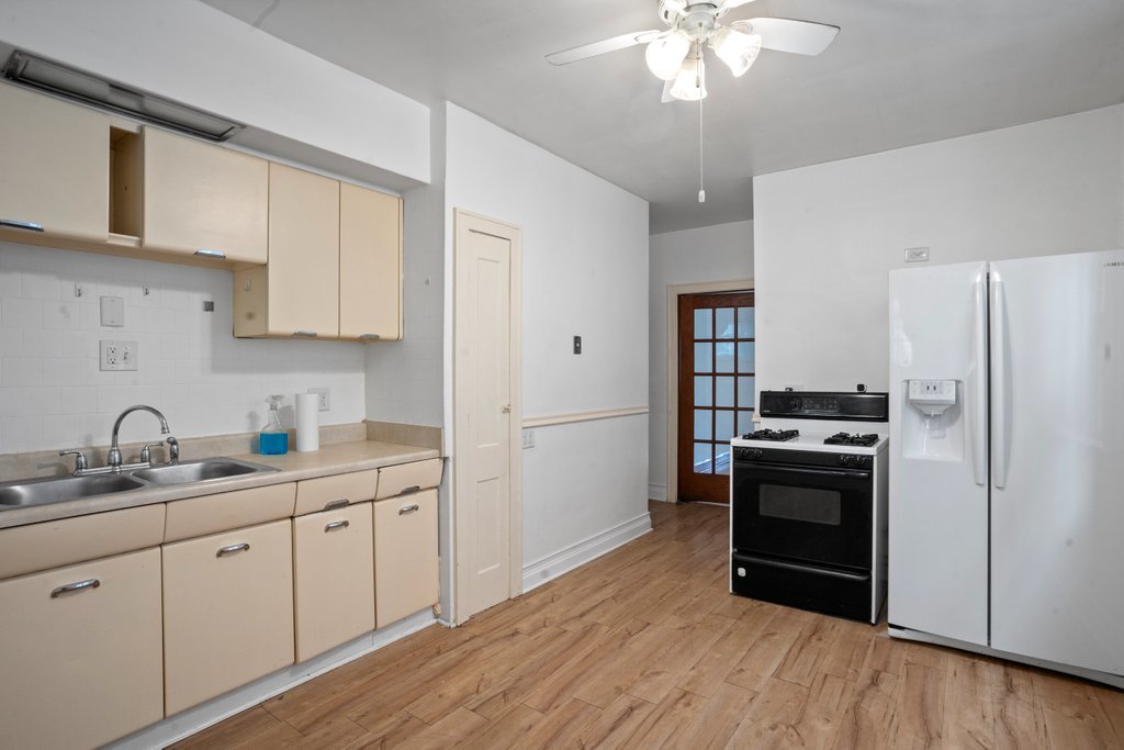 1240 S Maple Avenue Property Photo 11