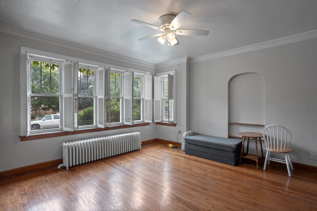 1240 S Maple Avenue Property Photo 15