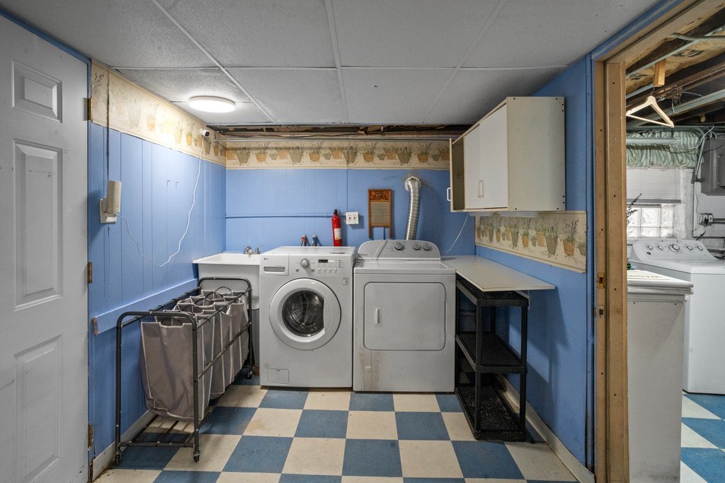 1240 S Maple Avenue Property Photo 18