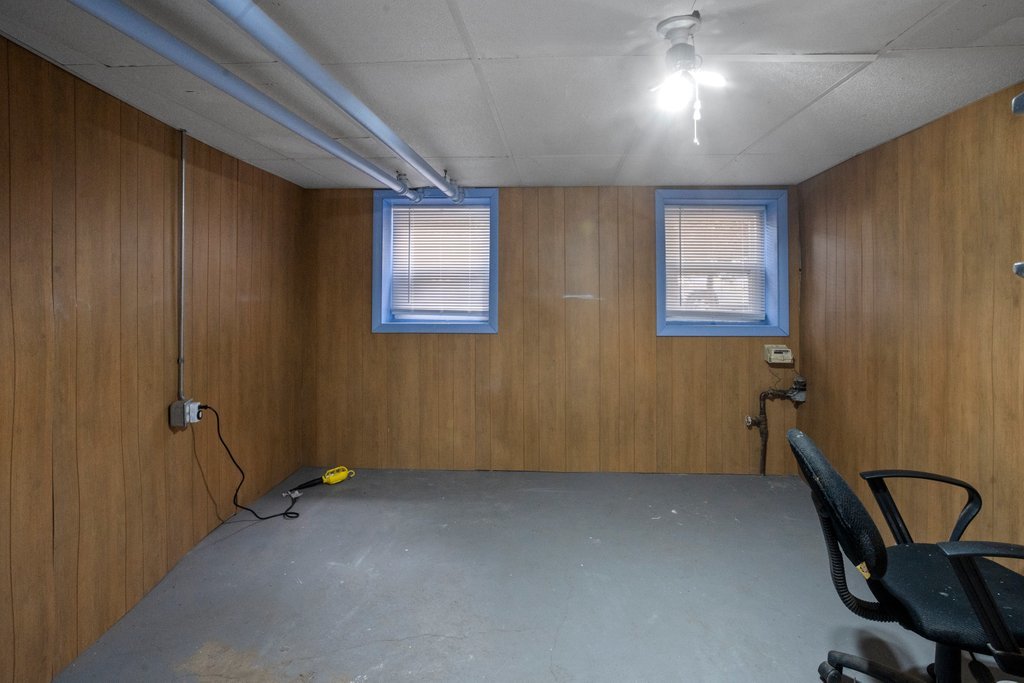 1240 S Maple Avenue Property Photo 20