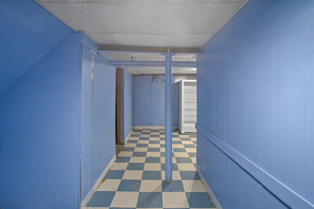 1240 S Maple Avenue Property Photo 22