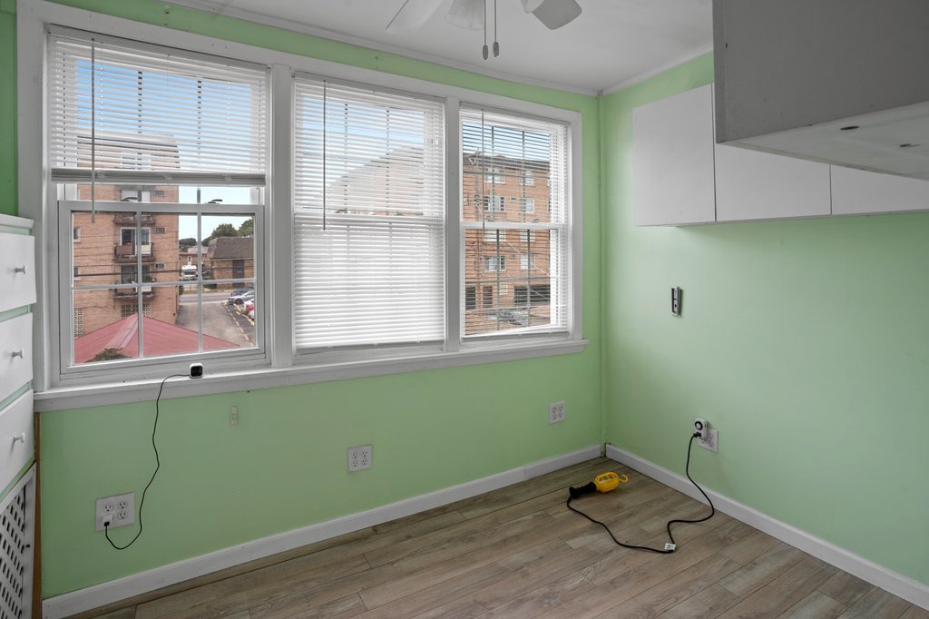 1240 S Maple Avenue Property Photo 24