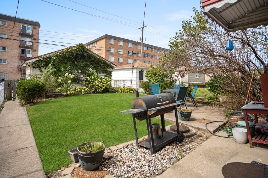 1240 S Maple Avenue Property Photo 35