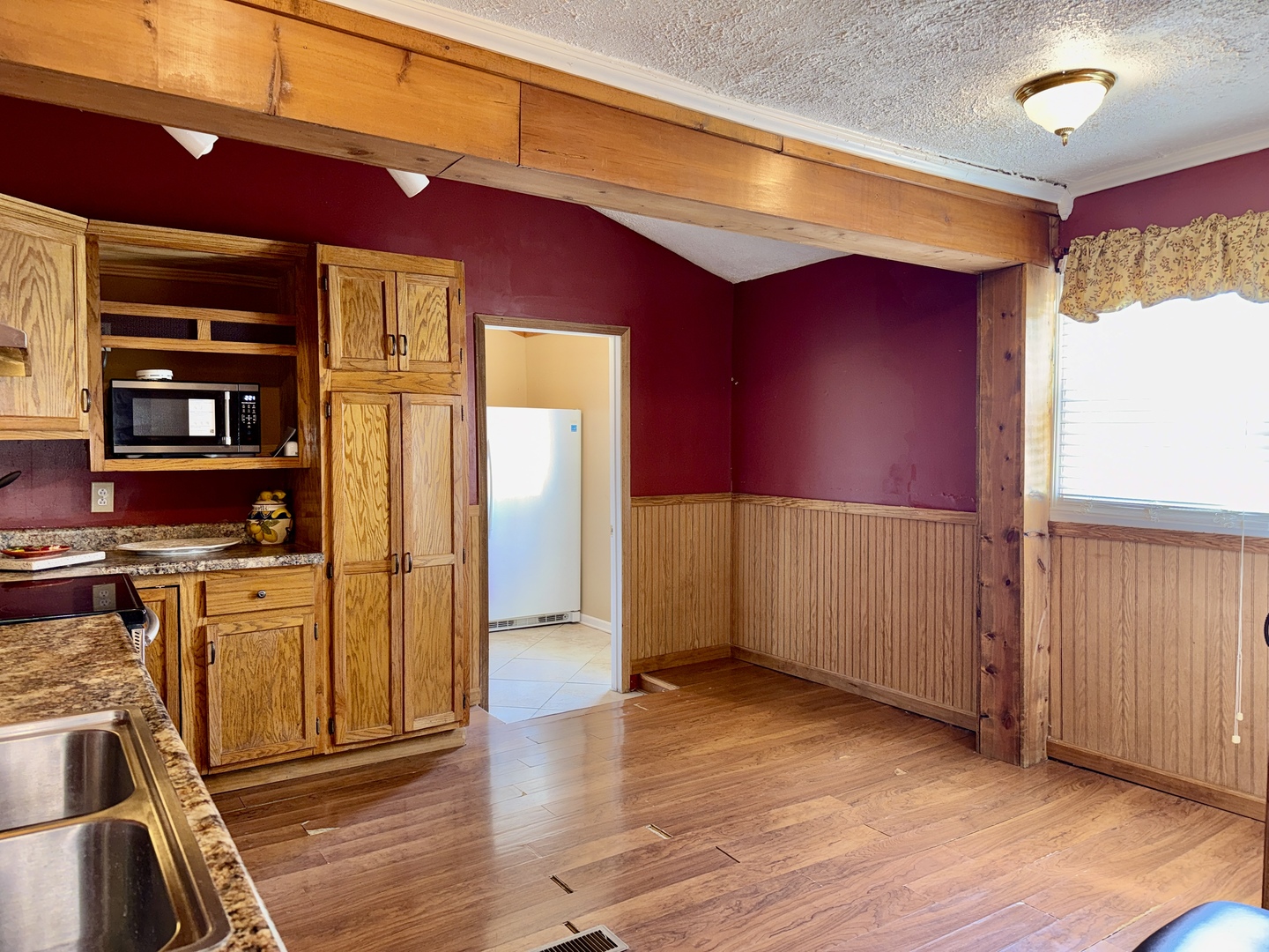 516 W 20th Street Property Photo 8