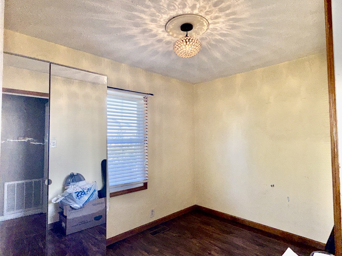 516 W 20th Street Property Photo 11