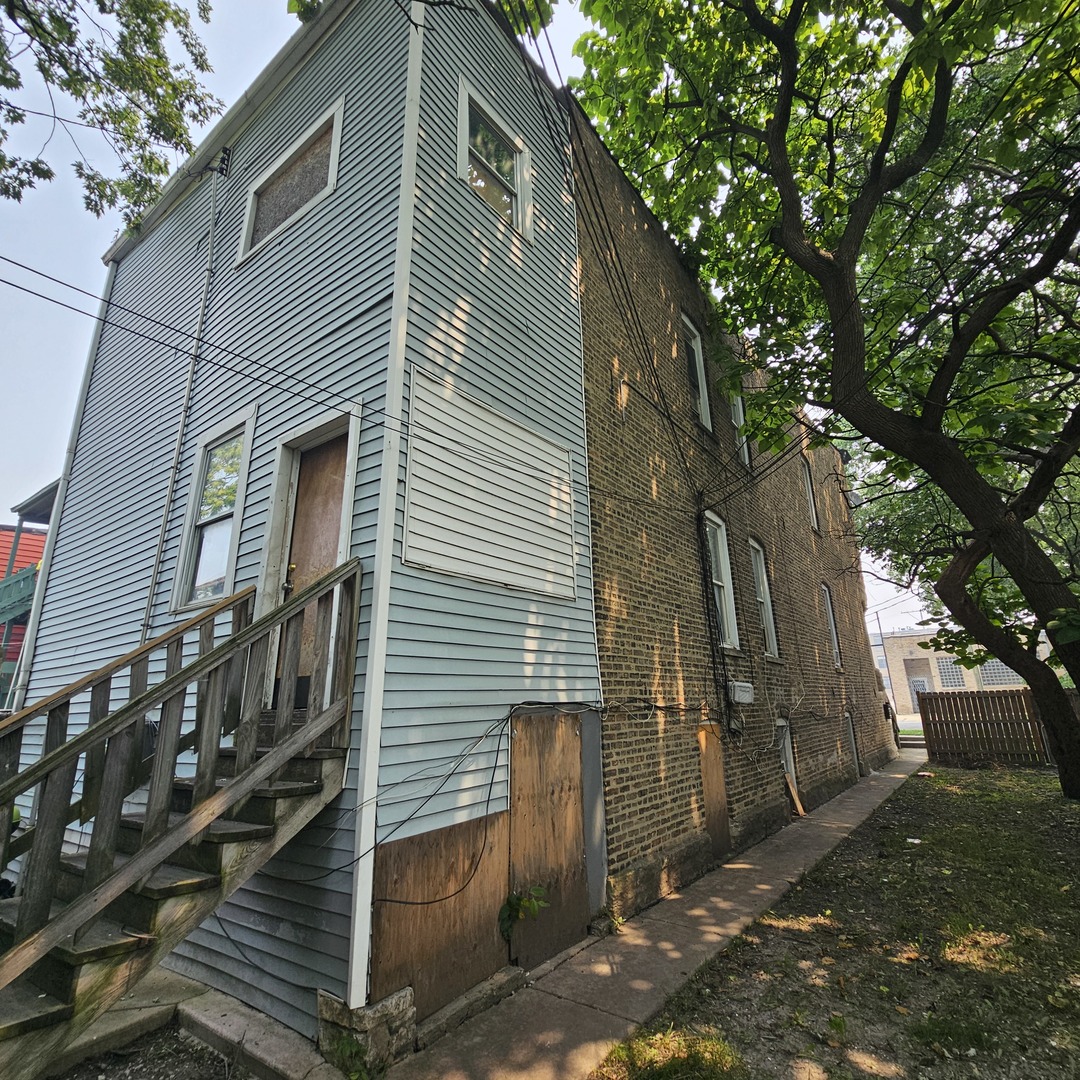 644 N Albany Avenue Property Photo 4
