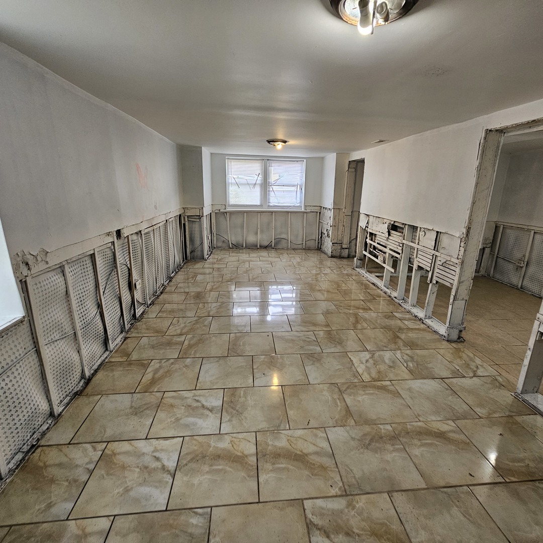 644 N Albany Avenue Property Photo 9