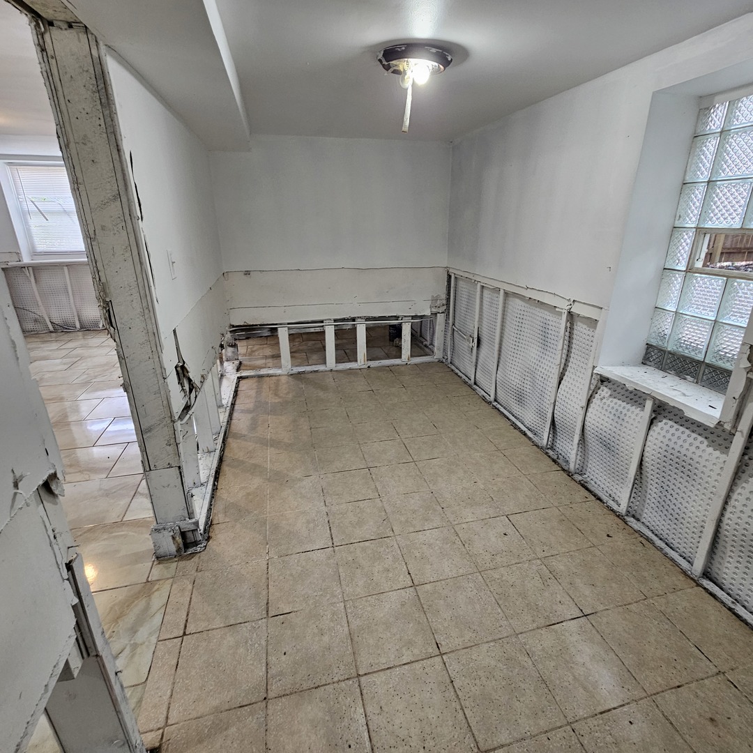 644 N Albany Avenue Property Photo 10