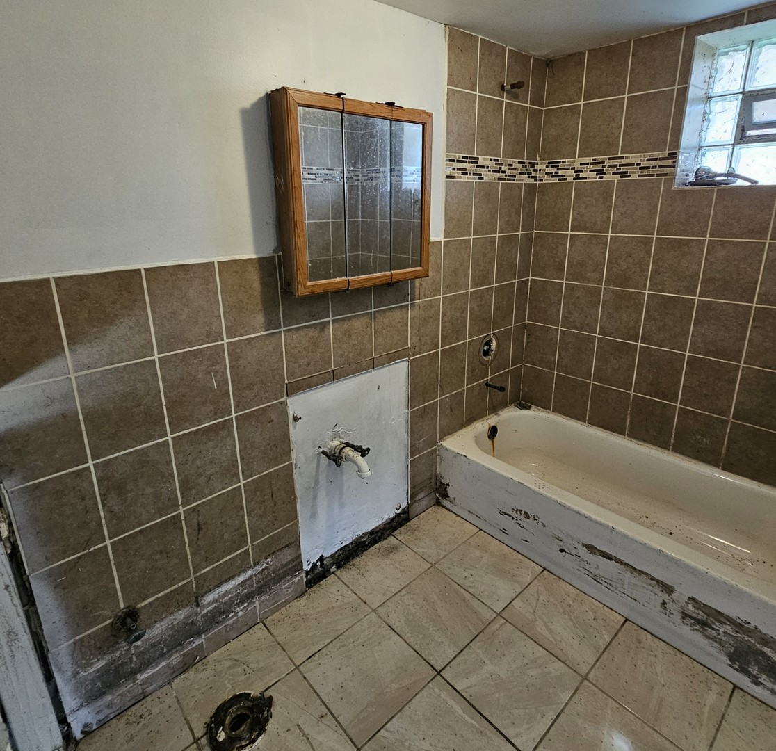 644 N Albany Avenue Property Photo 11