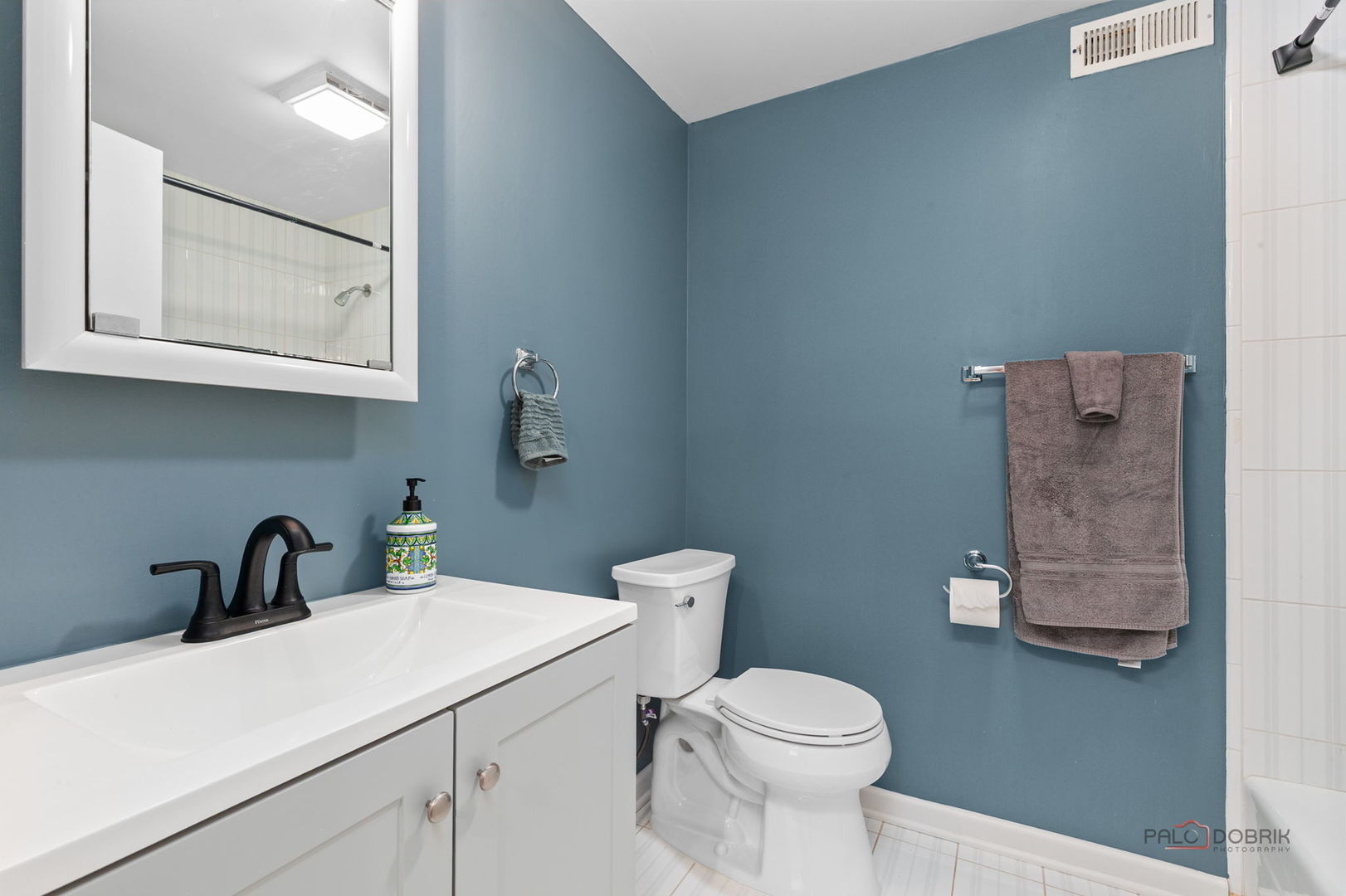 1130 New Trier Court Property Photo 38