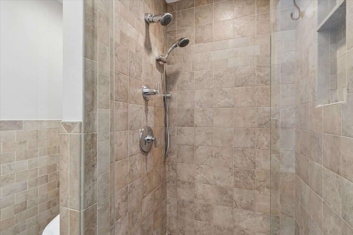 2392 Manor Lane Property Photo 18