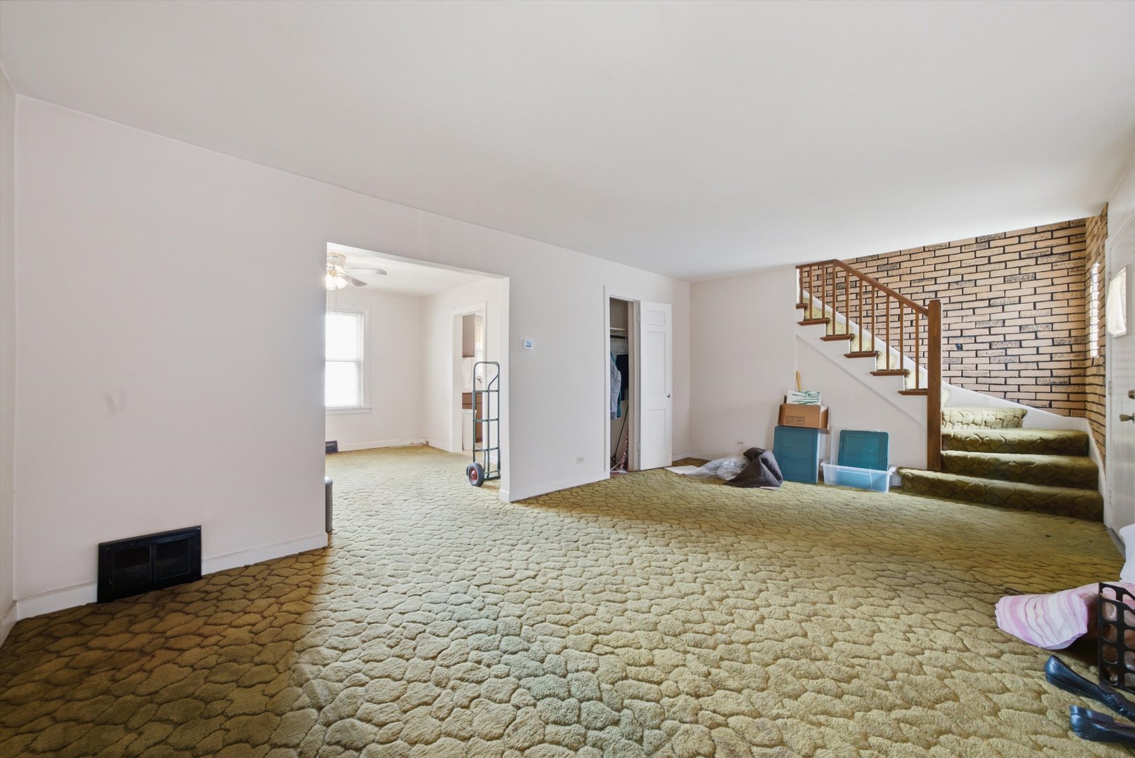 334 Pulaski Road Property Photo 8