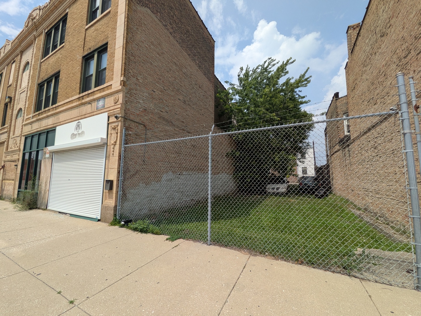 7850-7851 S Constance Avenue Property Photo 4