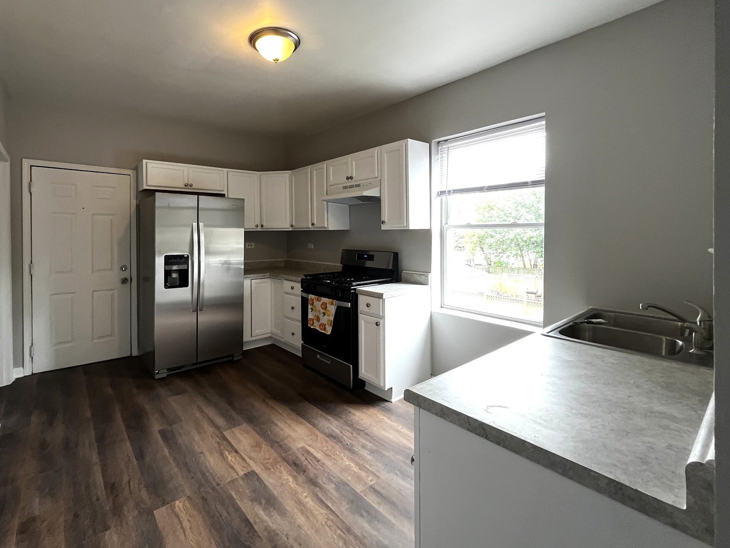 1801 N Lotus Avenue 2 Property Photo 3