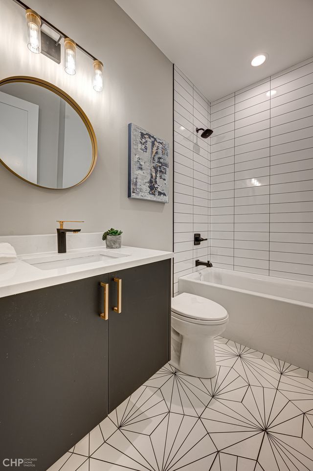 2448 W Diversey Avenue 1 Property Photo 21