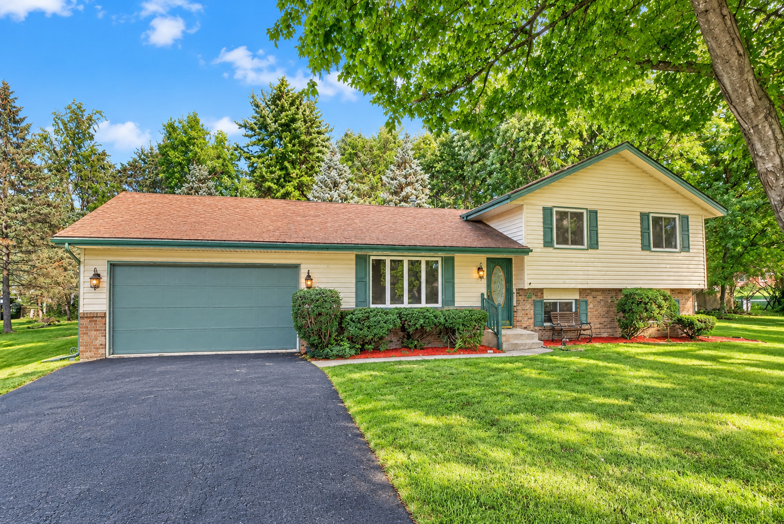 7488 Gnarl Tree Court Property Photo 2