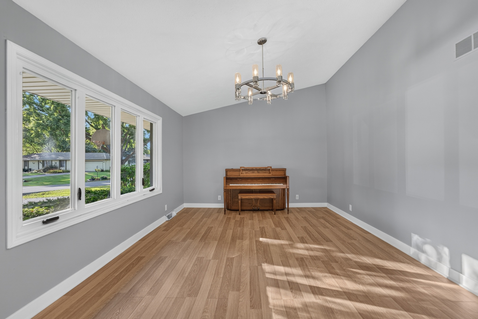 7488 Gnarl Tree Court Property Photo 4