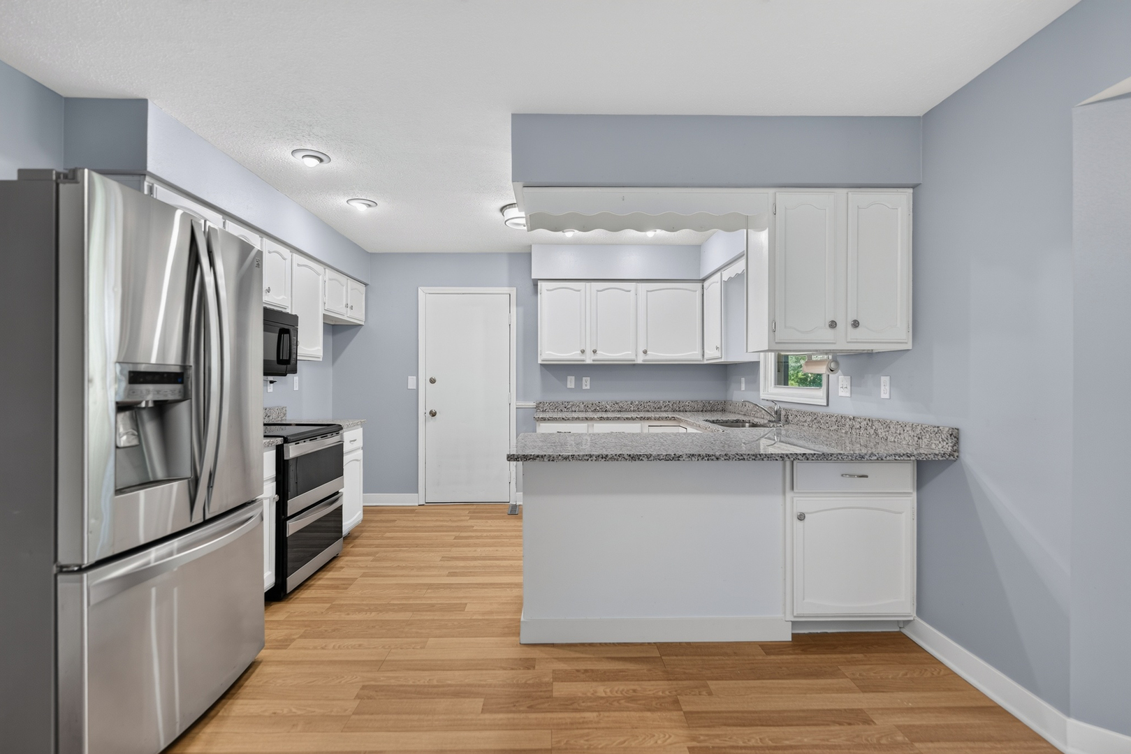 7488 Gnarl Tree Court Property Photo 6