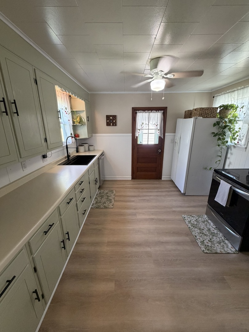 334 23rd Place Property Photo 5